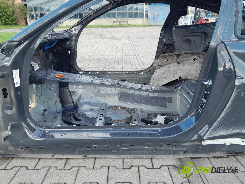 Bmw M4 2025 Práh: Vľavo: