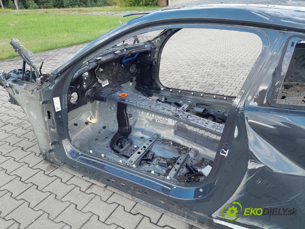 Bmw M4 2025 Práh: Vľavo: