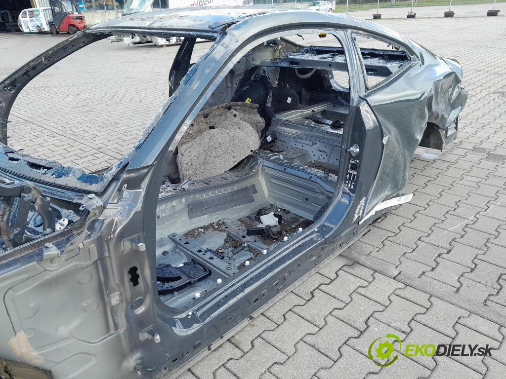 Bmw M4 2025 Práh: Vľavo: