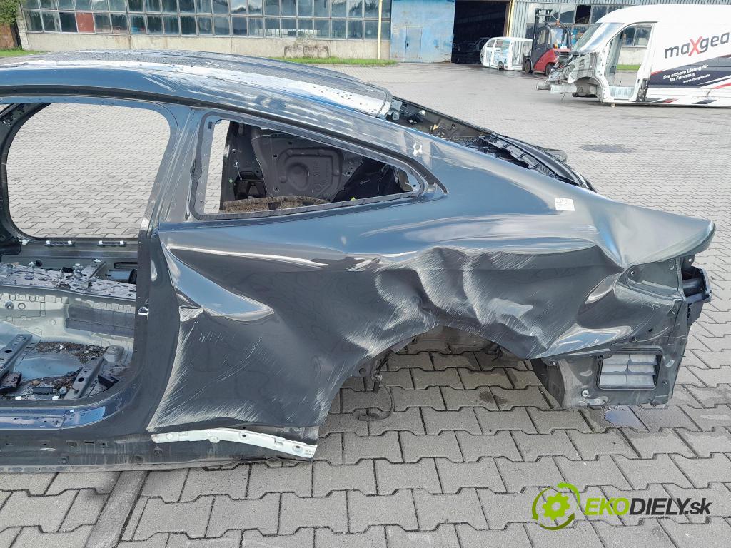 Bmw M4 2025 Práh: Vľavo: