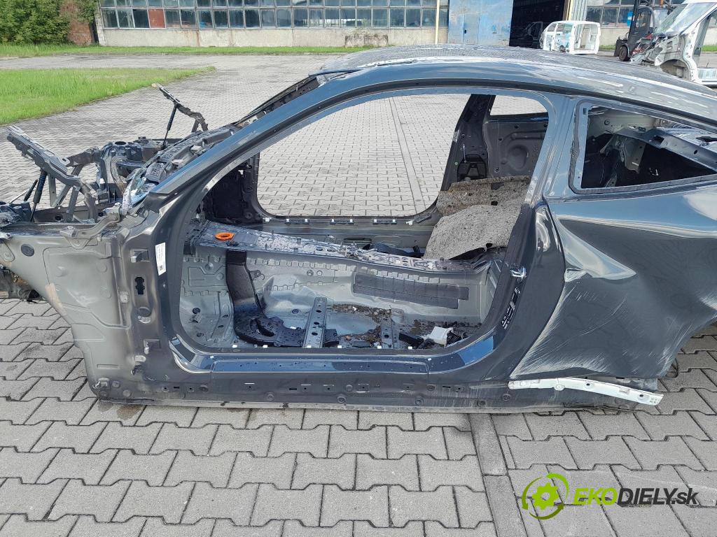 Bmw M4 2025 práh Levý: 