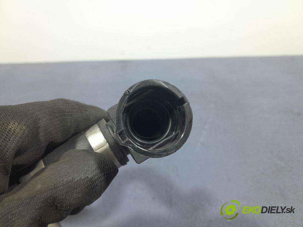 Bmw M4 2025 rúrka Chladič: 8096448