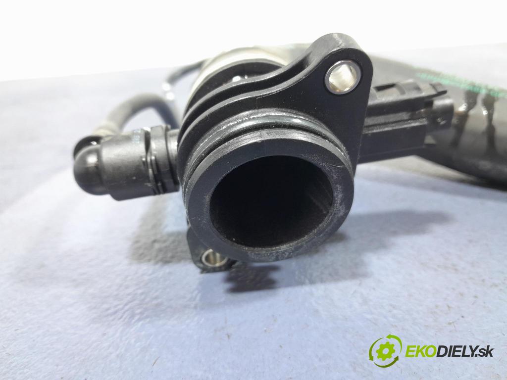 Bmw M4 2025 rúrka Chladič: 8054852