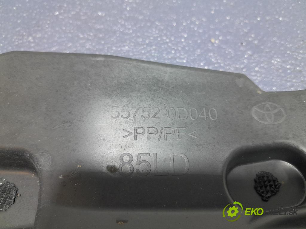 Toyota Yaris 2012 torpédo 55752-0D040