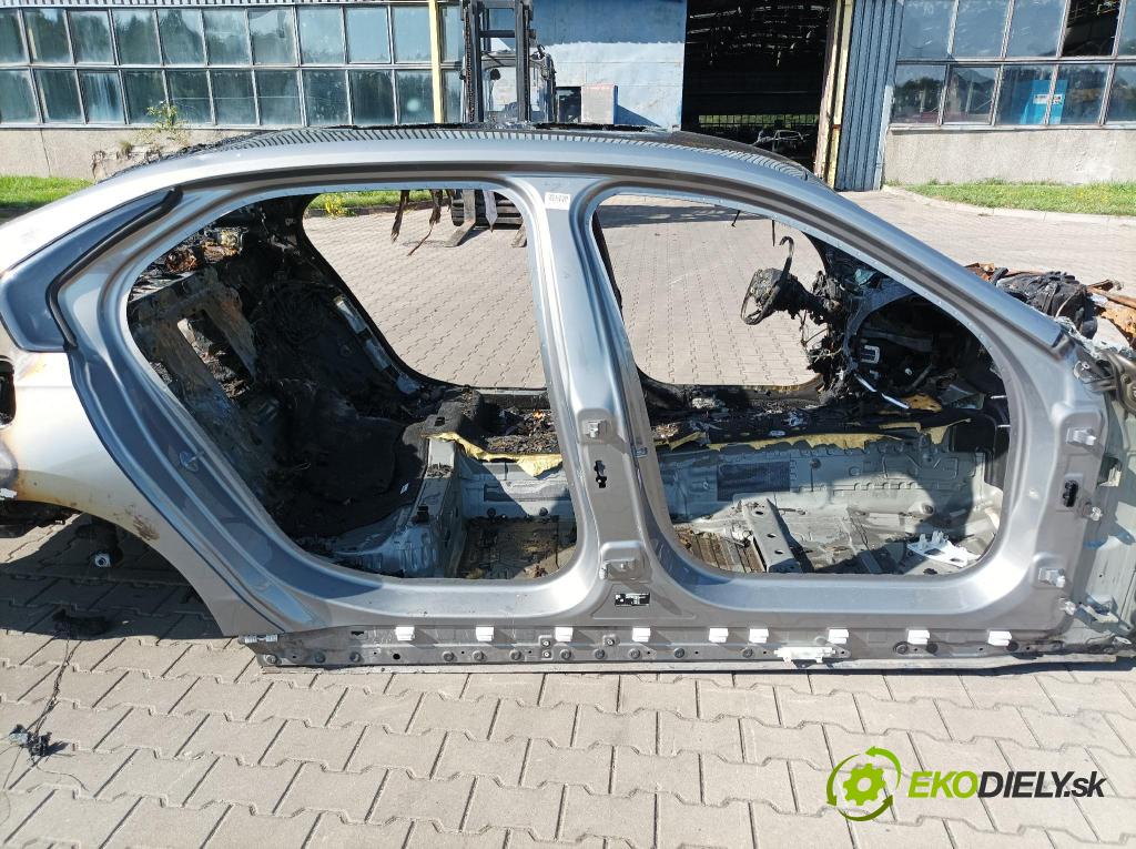 Bmw Seria 7 2023 práh v pravo: