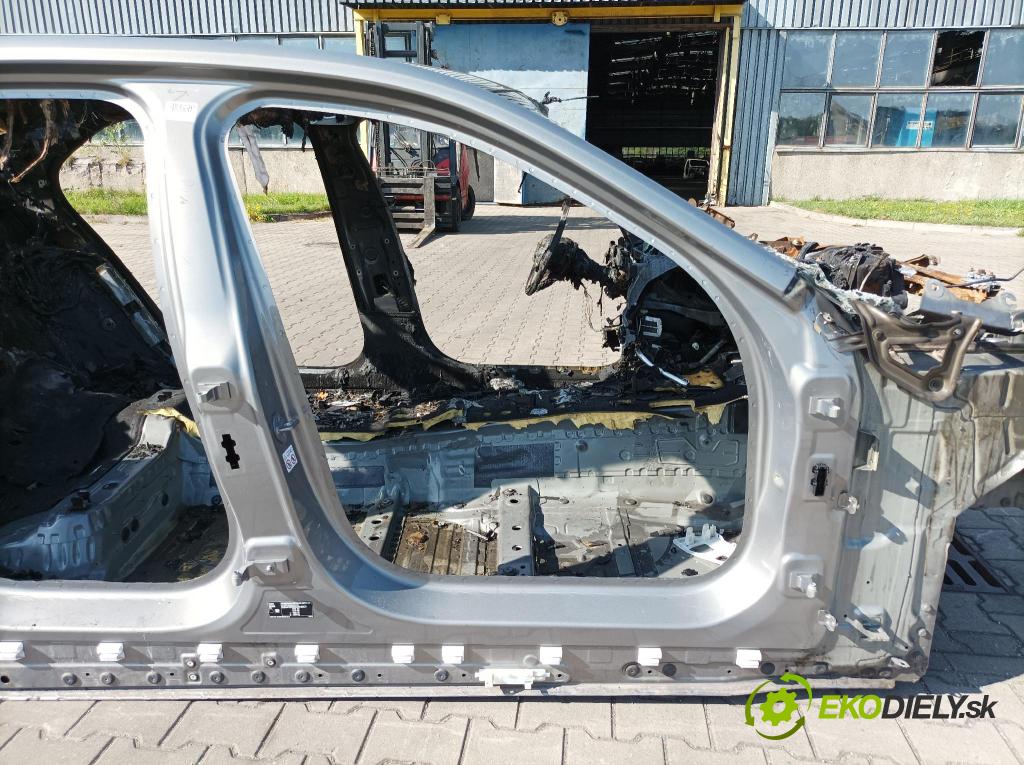 Bmw Seria 7 2023 práh v pravo: