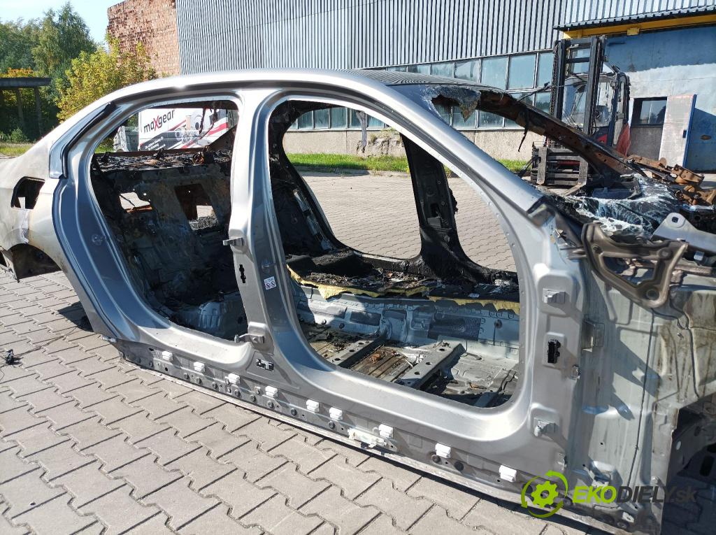 Bmw Seria 7 2023 práh v pravo: