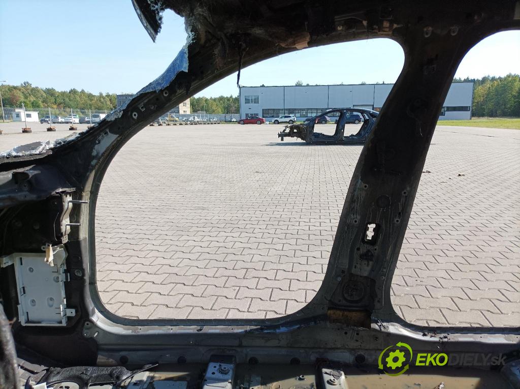 Bmw Seria 7 2023 práh v pravo: 
