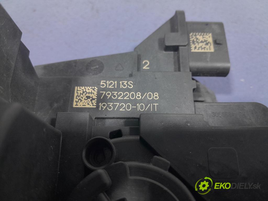 Bmw Seria 7 2023 zámok dvere Predné v pravo: 7932208