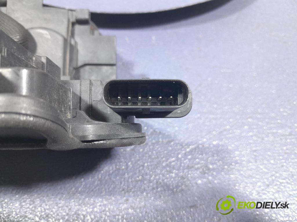 Bmw Seria 7 2023 zámok dvere Predné v pravo: 7932208