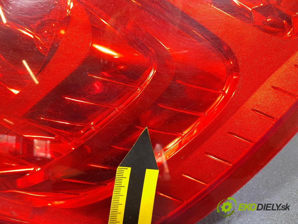 Ford Fiesta 2009 svetlo / reflektor zad Prava: Vonkajsia: 8A61-13404-A
