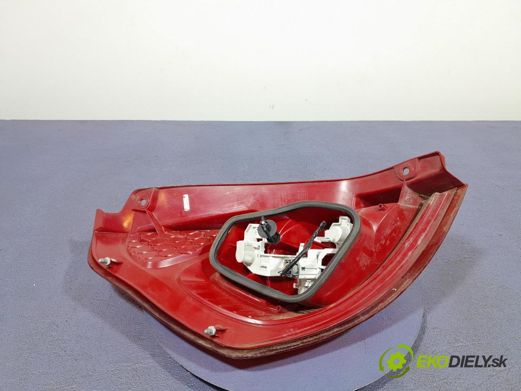 Ford Fiesta 2009 svetlo / reflektor zad Prava: Vonkajsia: 8A61-13404-A