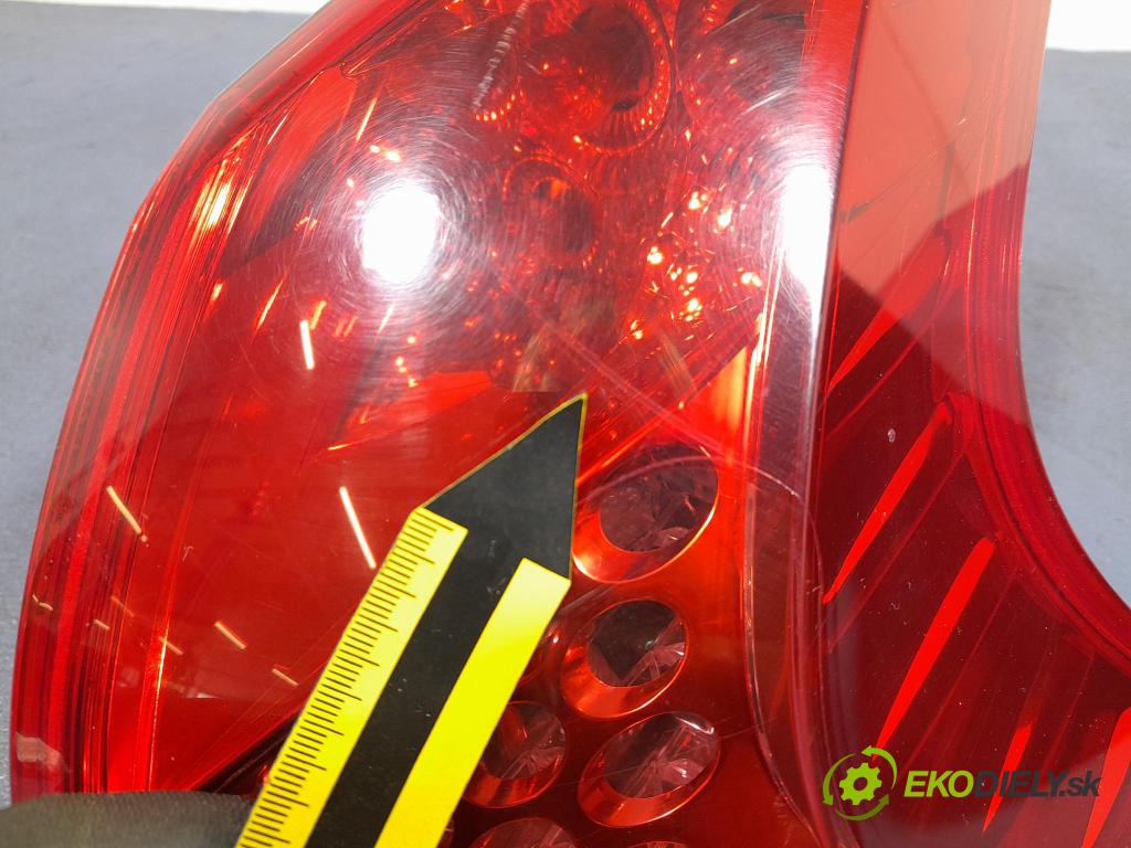 Peugeot 3008 2012 svetlo / reflektor zad Prava: Vonkajsia: 9683460780