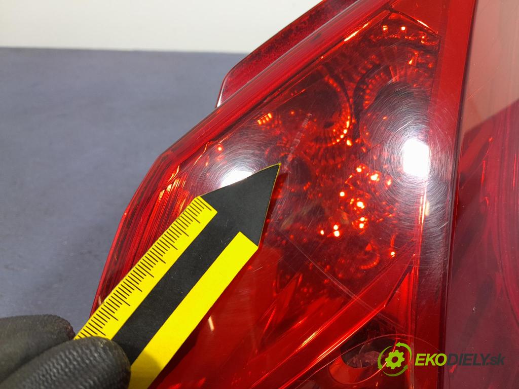 Peugeot 3008 2012 svetlo / reflektor zad Prava: Vonkajsia: 9683460780