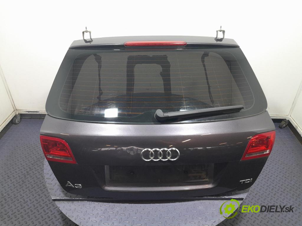 Audi A3 2010 zadna dveře kufra: kufra: