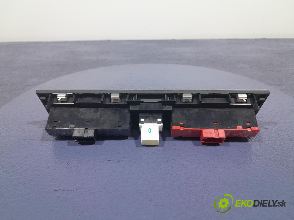 Audi A3 2010 prepínač svetiel NÚDZA: 8P0927137CE