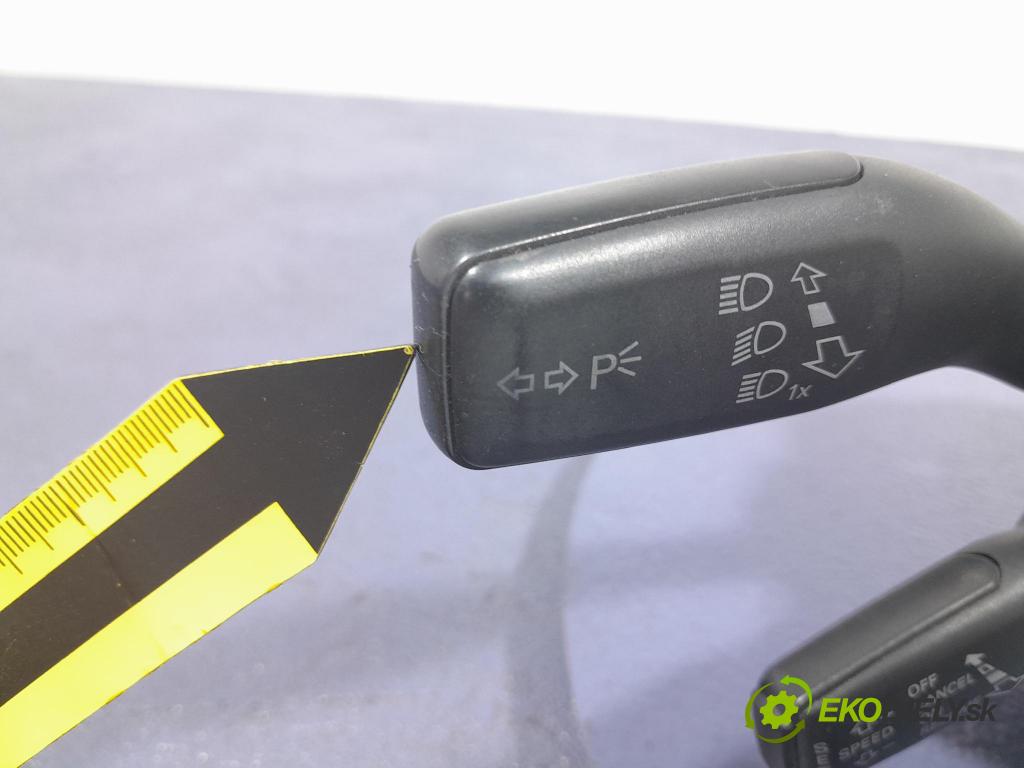 Audi A3 2010 prepínač Komplex: 8P0907137CF
