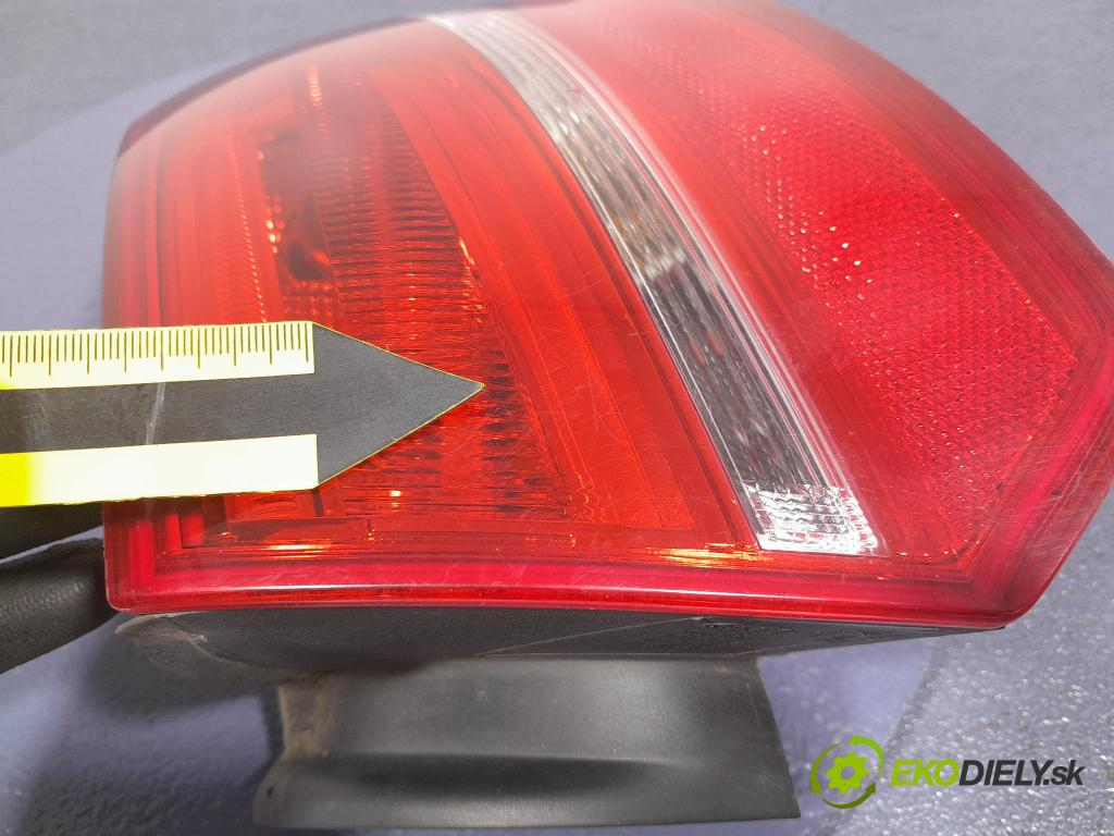 Audi A3 2010 svetlo / reflektor zad Prava: Vonkajsia: 8P4945096E