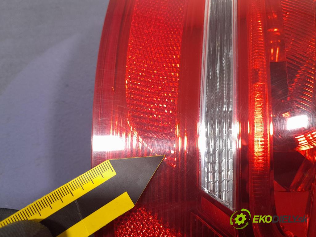 Audi A3 2010 svetlo / reflektor zad Prava: Vonkajsia: 8P4945096E