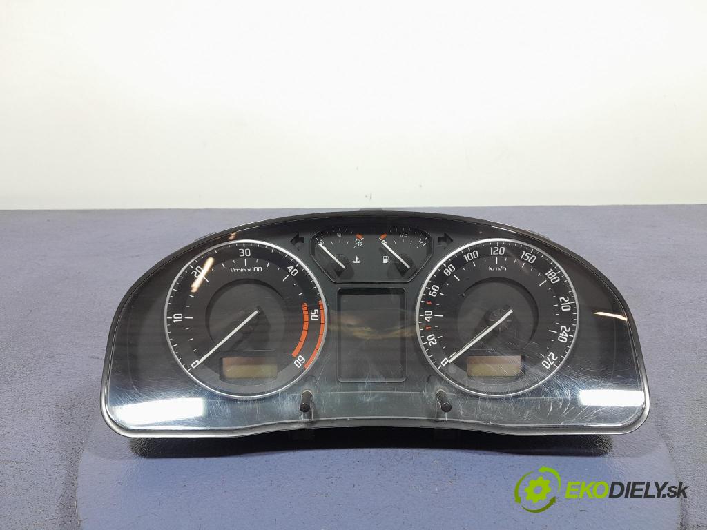Skoda Superb 2007 prístrojovka/ budíky 3U0920812D