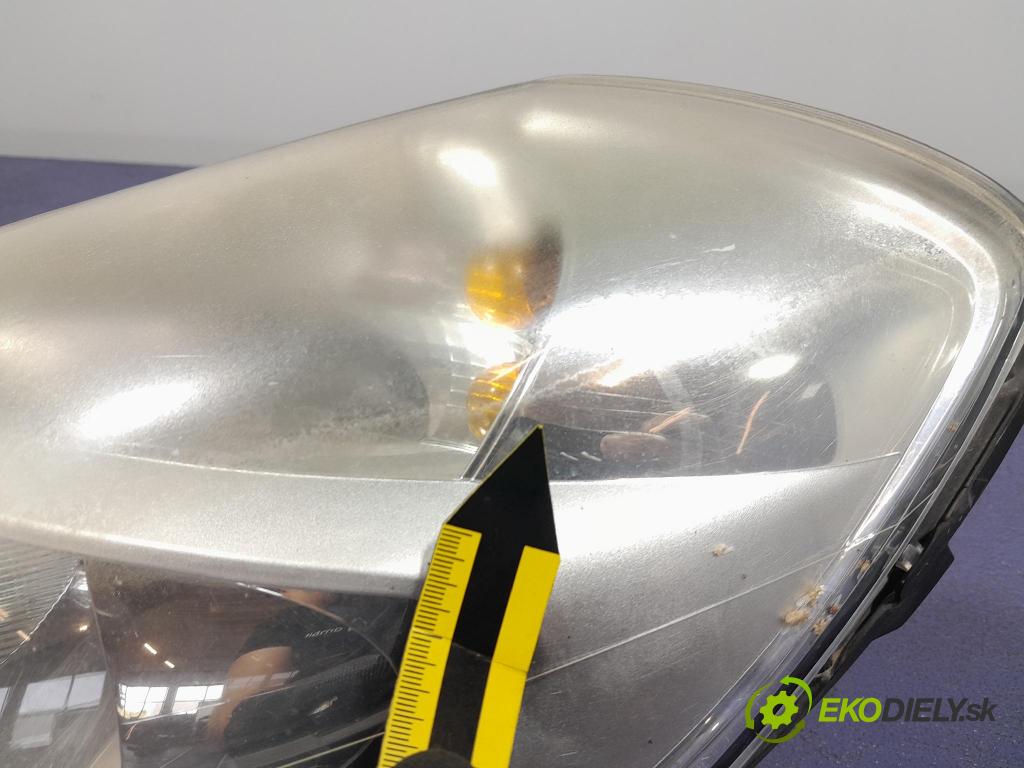 Renault Clio 2012 Reflektor: Vľavo: 8200892493