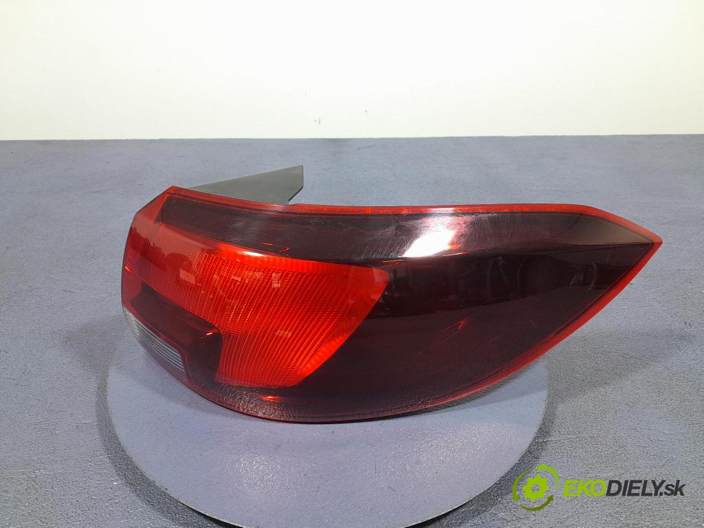 Opel Astra 2016 svetlo / reflektor zad Prava: Vonkajsia: