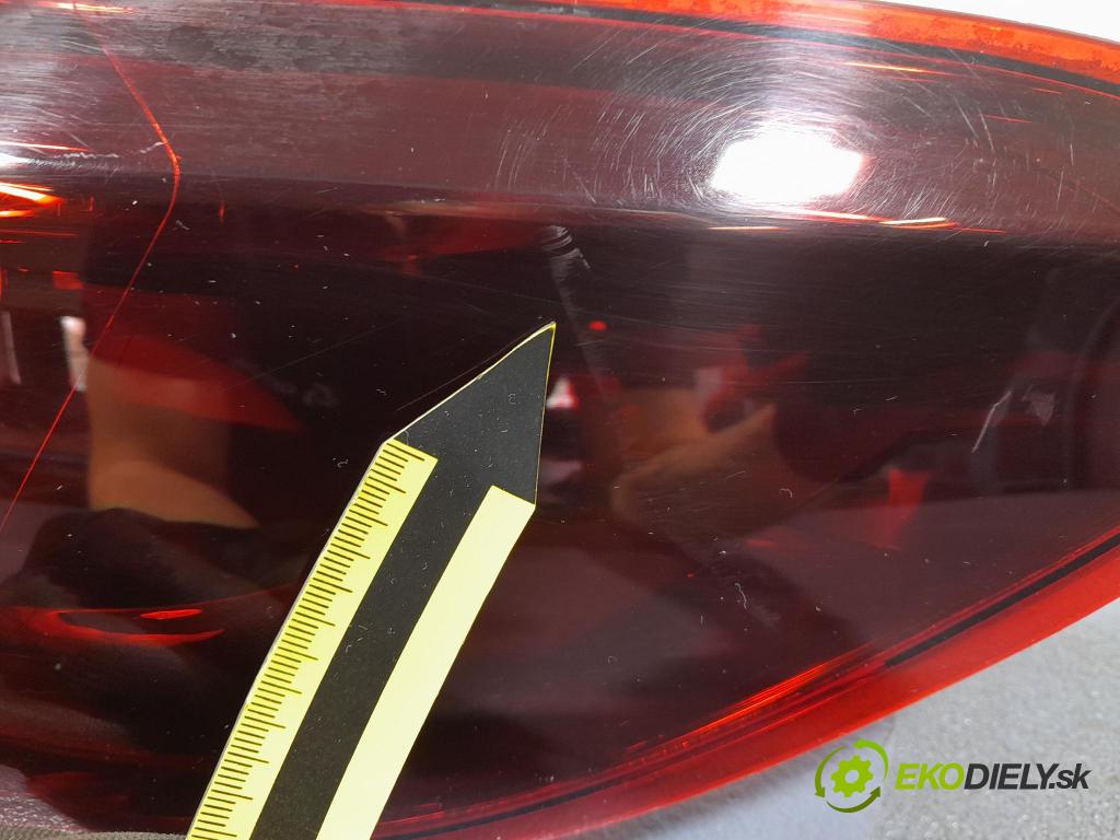 Opel Astra 2016 svetlo / reflektor zad Prava: Vonkajsia: