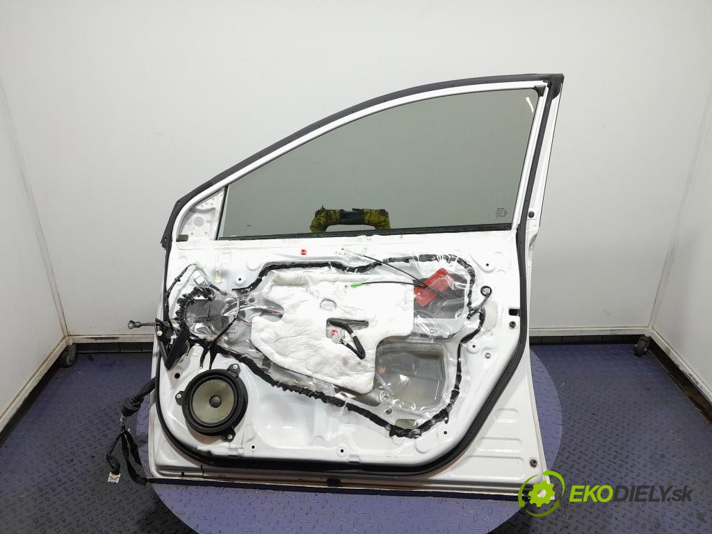 Toyota Auris 2015 dvere Predné pravé 