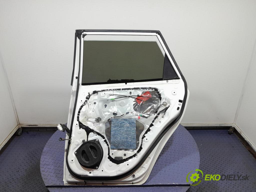 Toyota Auris 2015 dvere zad pravé 