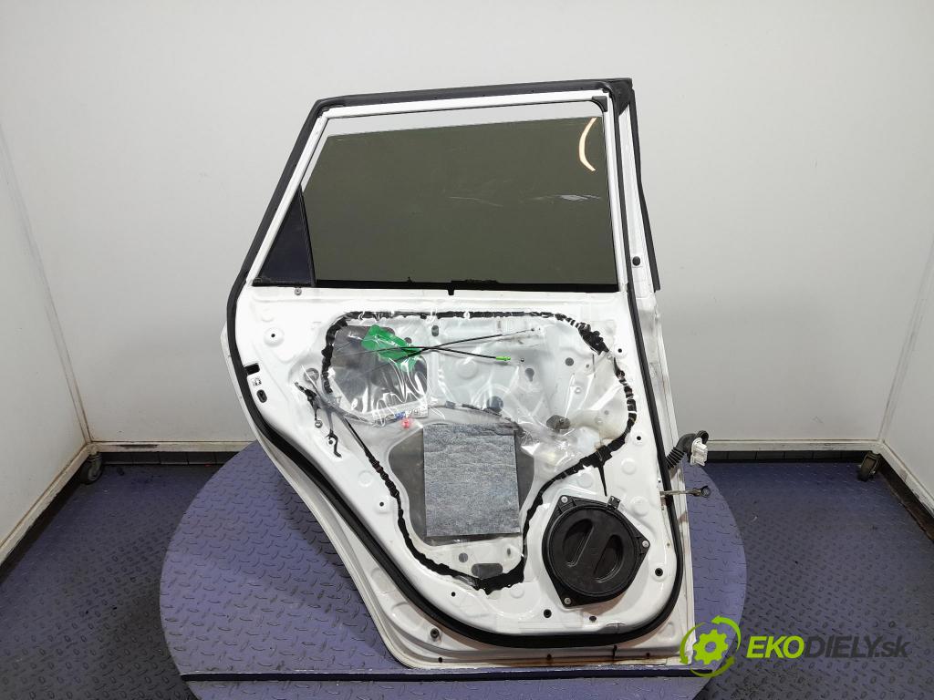 Toyota Auris 2015 dvere zad Vľavo: 