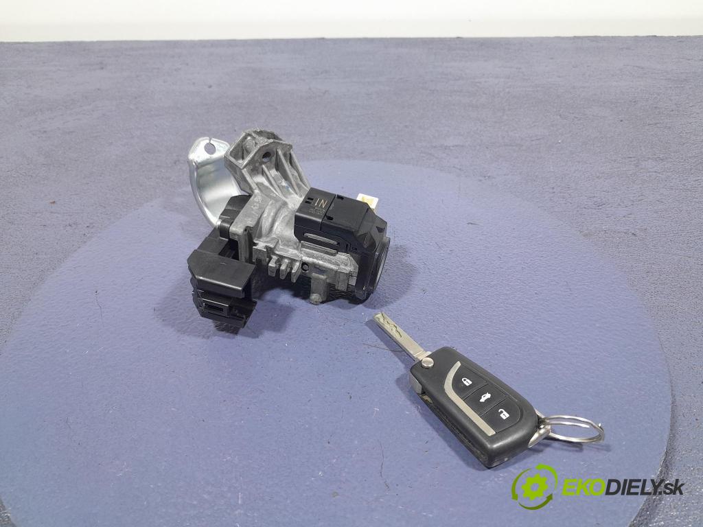 Toyota Auris 2015 Spínač zapalování. 89782-02010