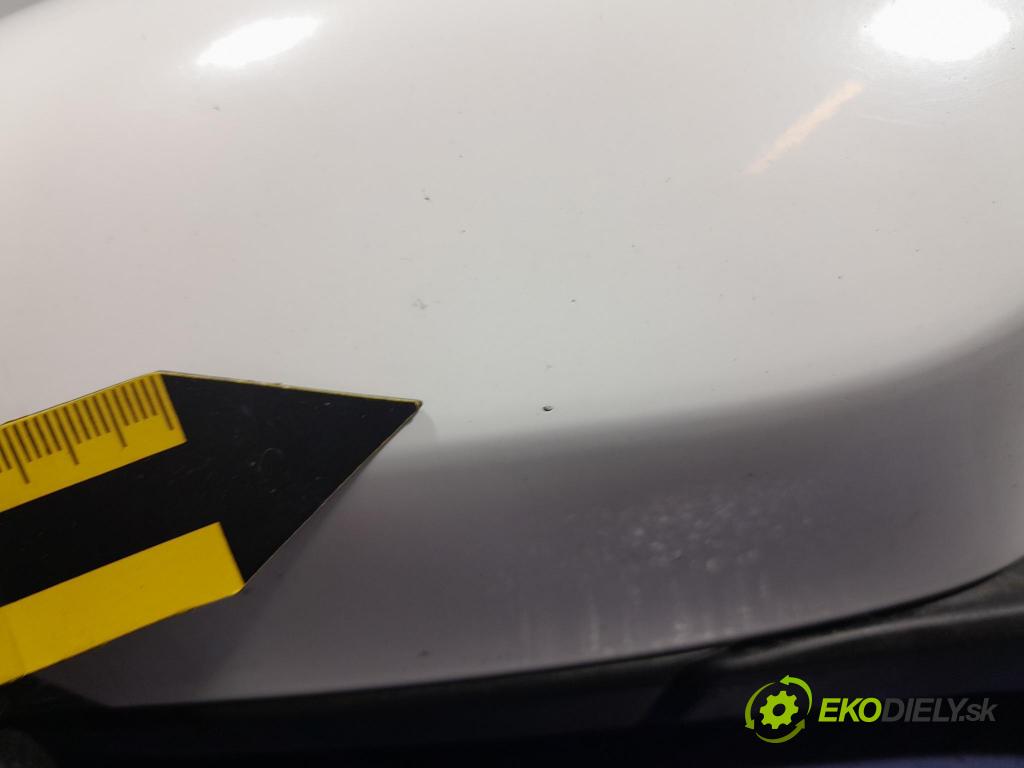 Toyota Auris 2015 zpětné zrcátko prave