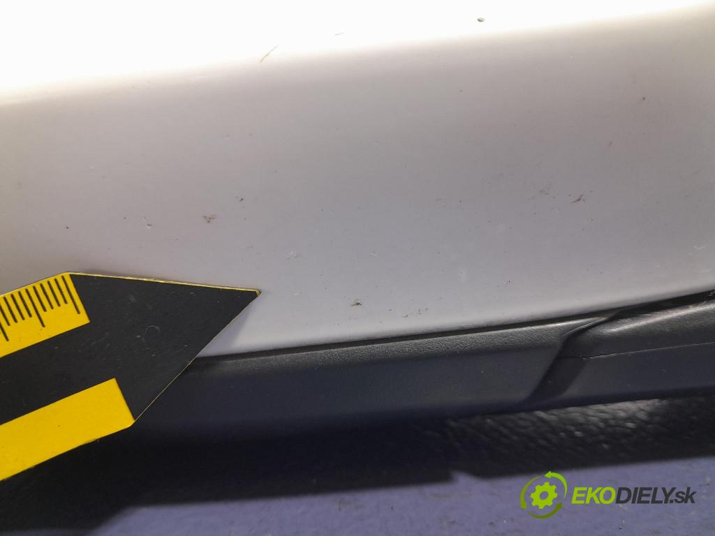 Toyota Auris 2015 zpětné zrcátko prave