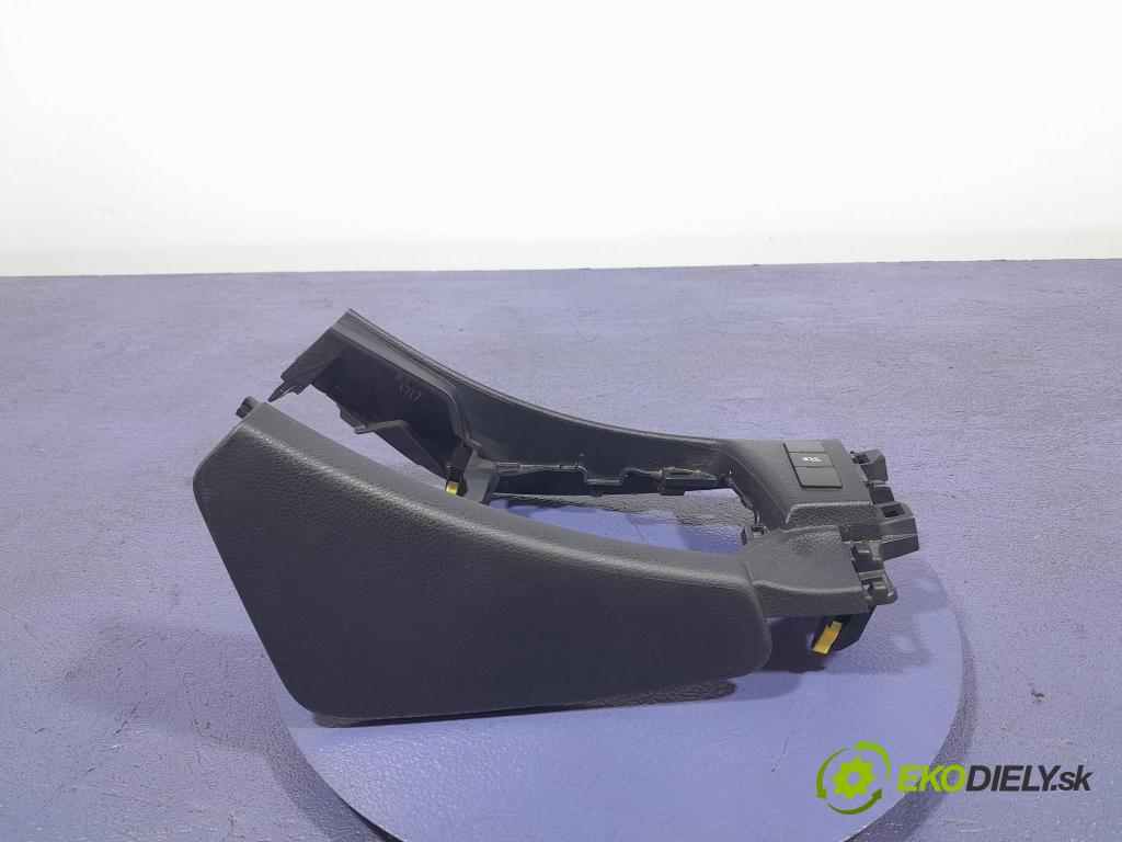 Toyota Auris 2015 kryt Plast: Interiéry: 58821-02520