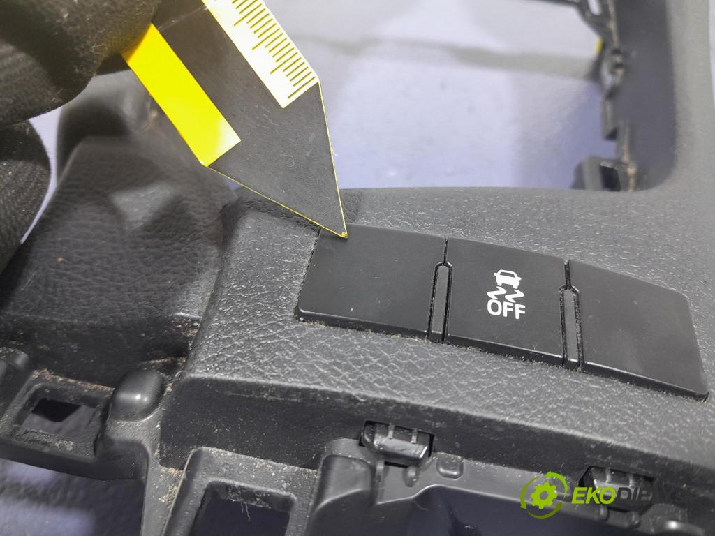 Toyota Auris 2015 kryt Plast: Interiéry: 58821-02520