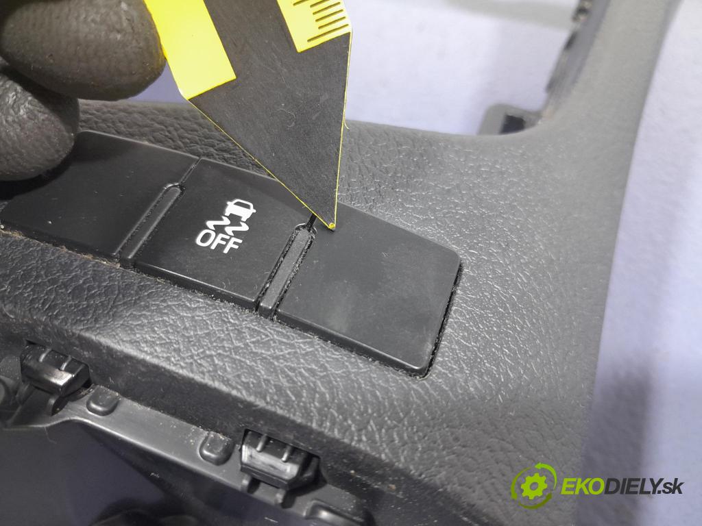 Toyota Auris 2015 kryt Plast: Interiéry: 58821-02520