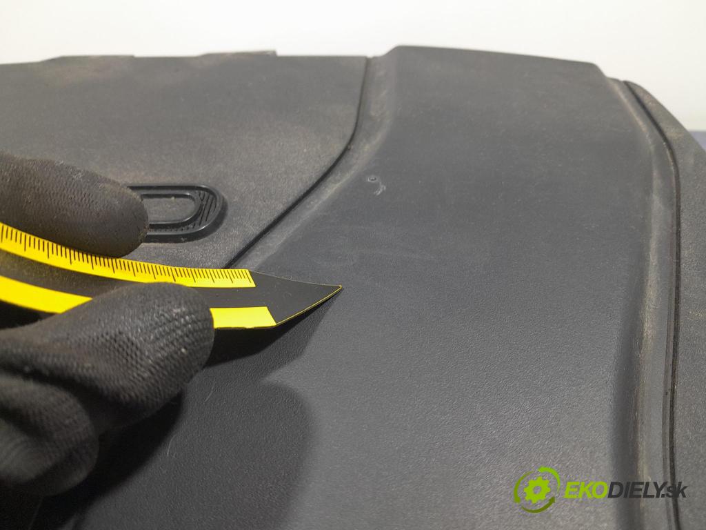 Toyota Auris 2015 kryt Motor: