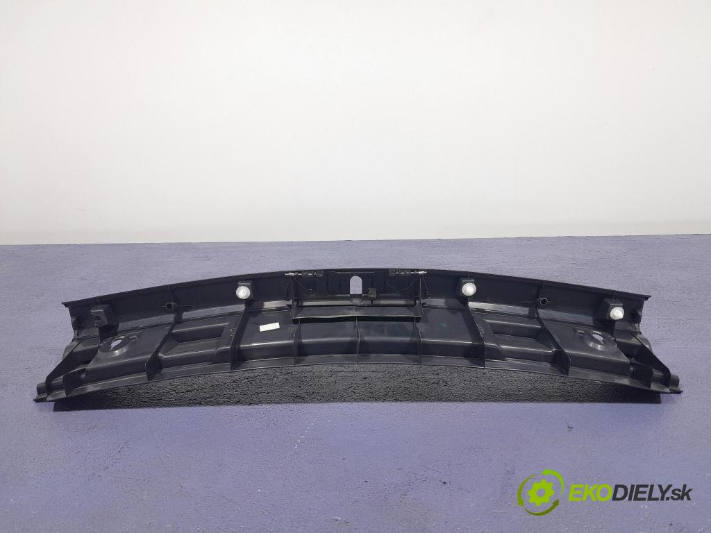 Toyota Auris 2015 lišta kufra: 58387-02190