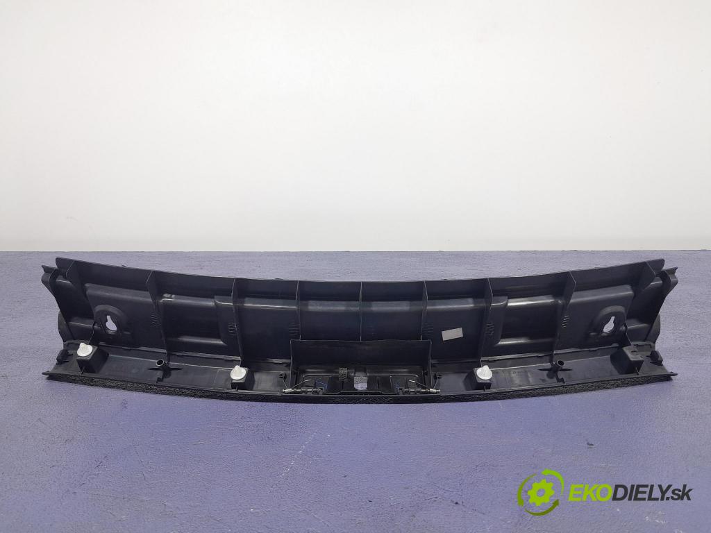 Toyota Auris 2015 lišta kufra: 58387-02190