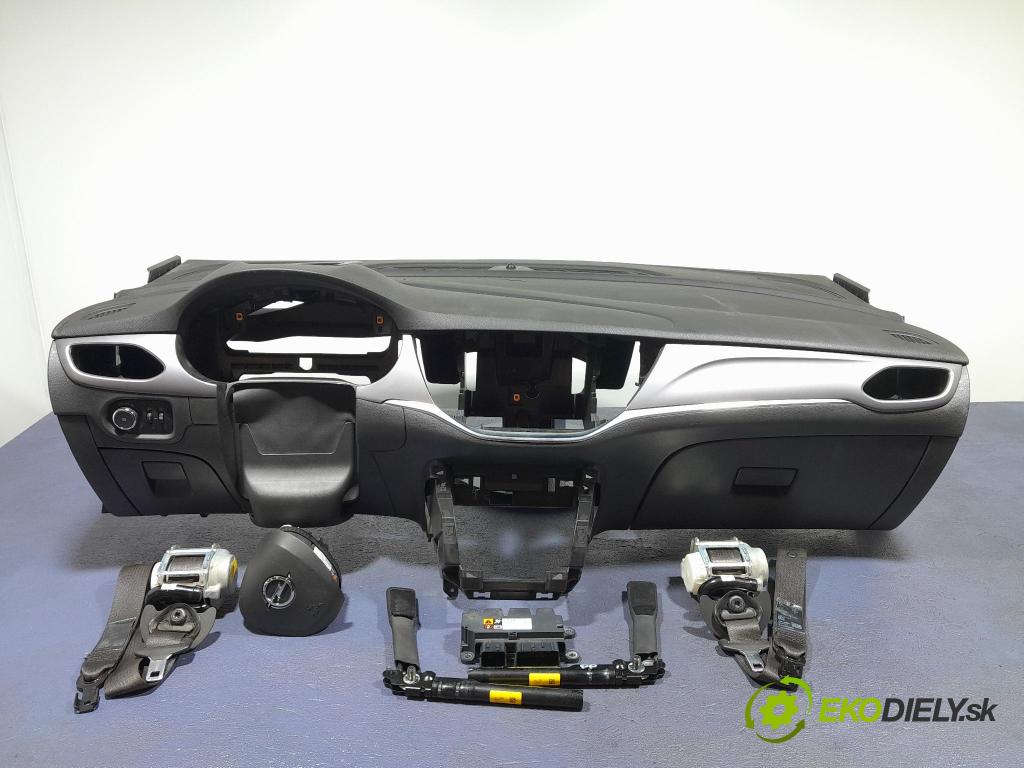 Opel Astra 2016 kokpit,pristrojová doska