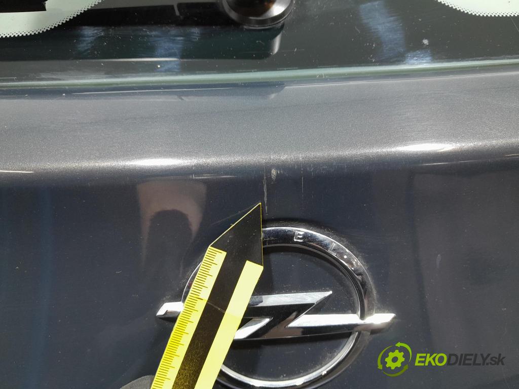 Opel Astra 2016 zadní dveře kufra: kufr