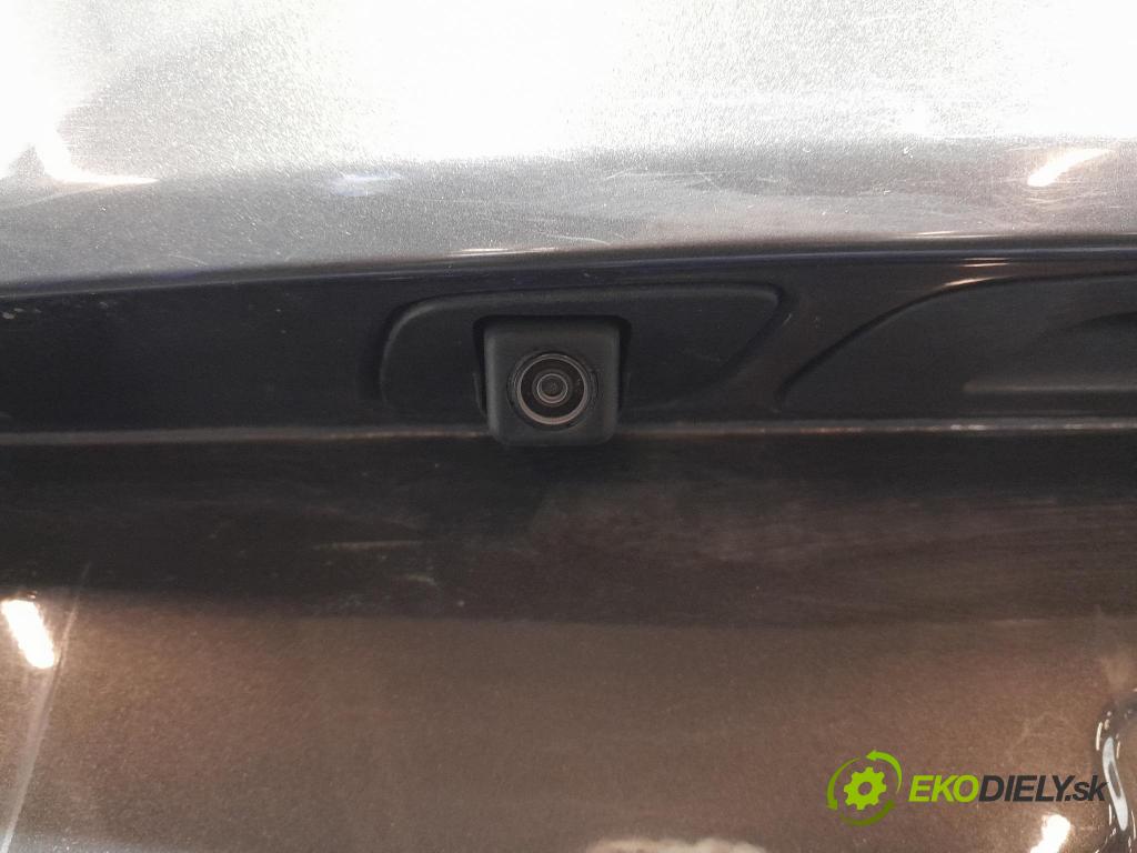 Opel Astra 2016 zadní dveře kufra: kufr