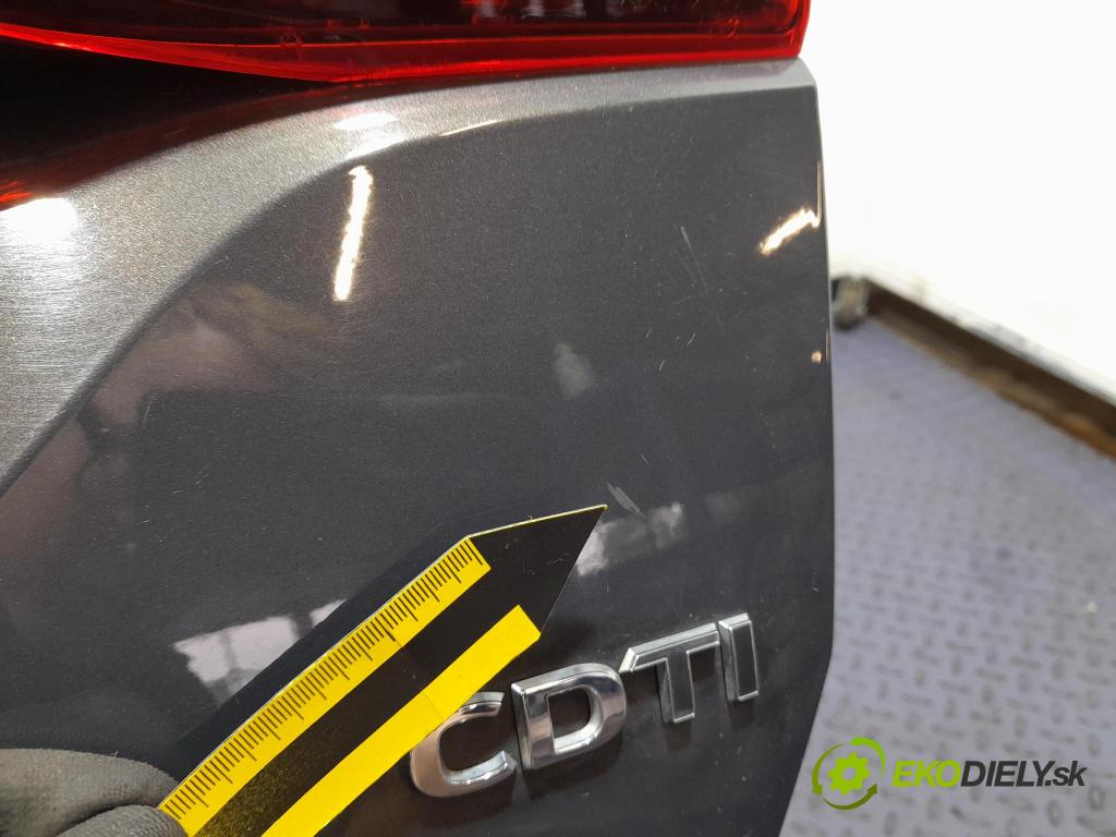 Opel Astra 2016 zadní dveře kufra: kufr