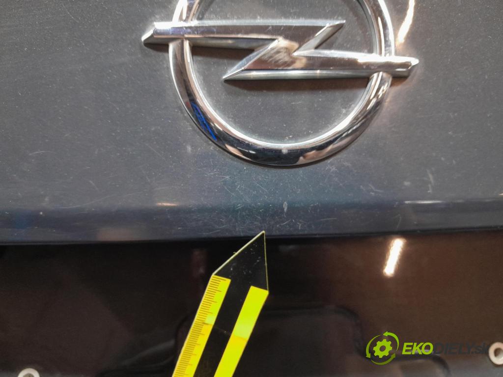 Opel Astra 2016 zadní dveře kufra: kufr