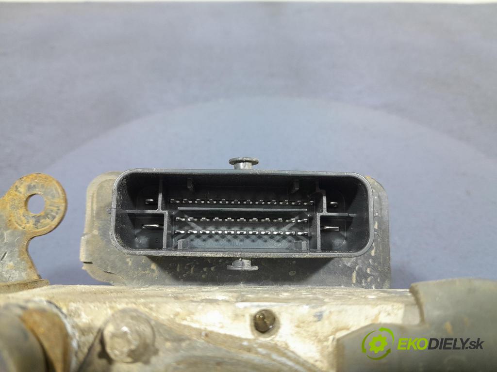 Toyota Auris 2015 čerpadlo ABS x 44540-02530