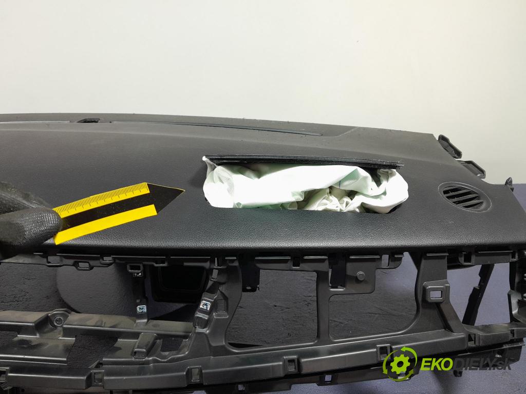 Kia Rio 2019 kokpit,pristrojová doska