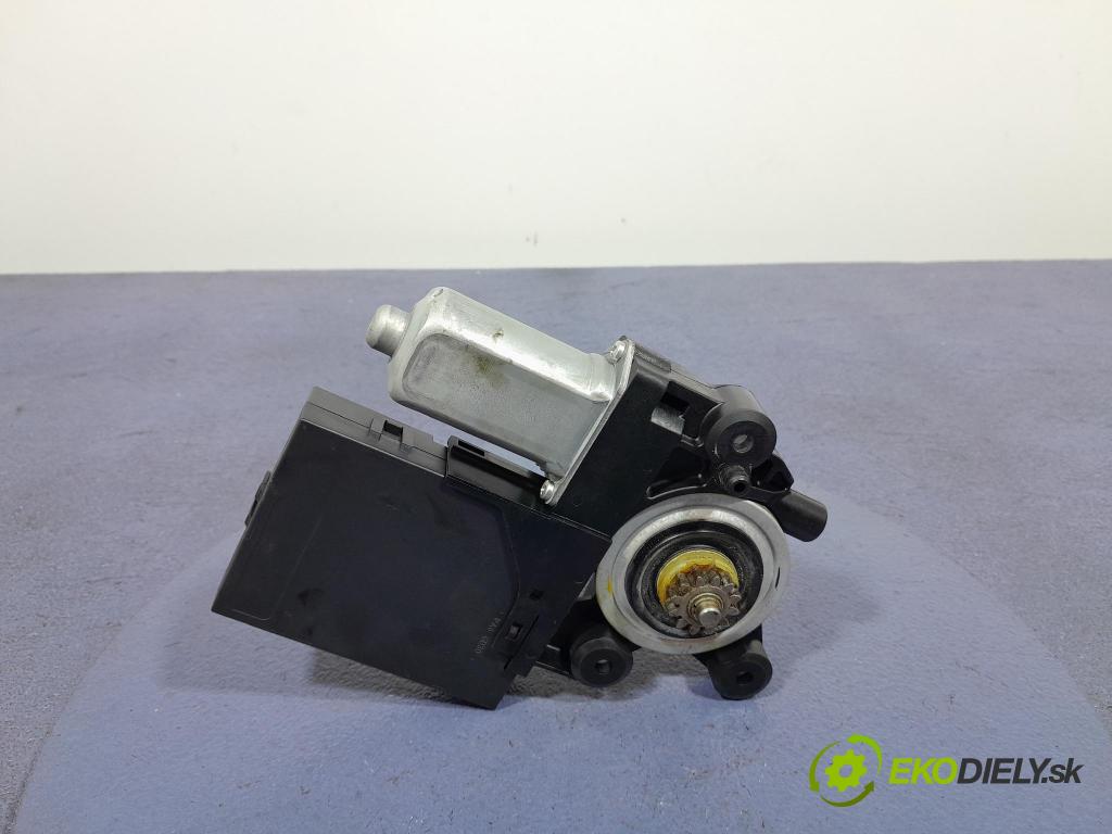 Volvo V50 2007 mechanizmus okna Okná: Predné v pravo: 30798110