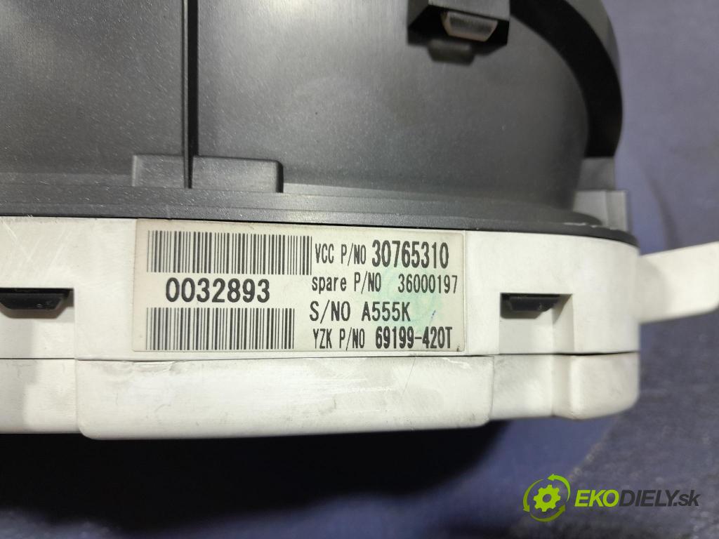 Volvo V50 2007 Přístrojová deska 30765310