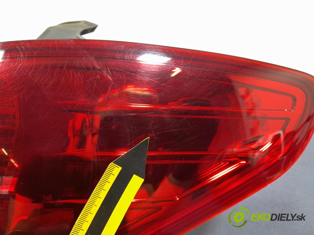Hyundai I20 2011 svetlo / reflektor zad Prava: Vonkajsia: 92402-4P000