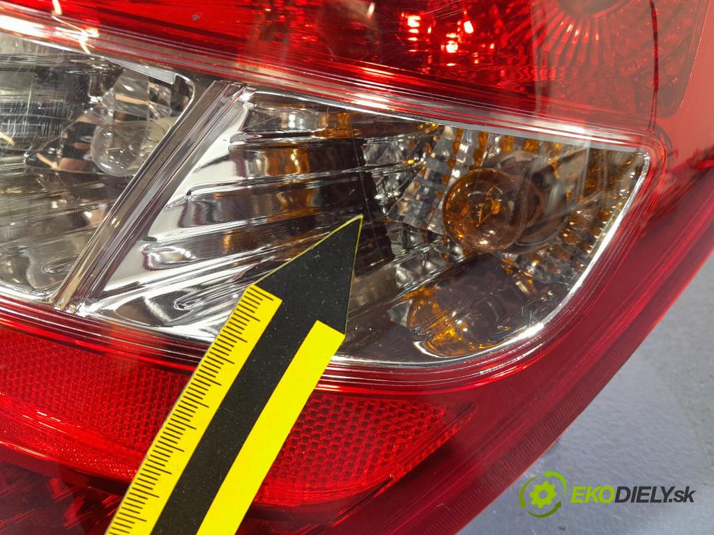 Hyundai I20 2011 svetlo / reflektor zad Prava: Vonkajsia: 92402-4P000